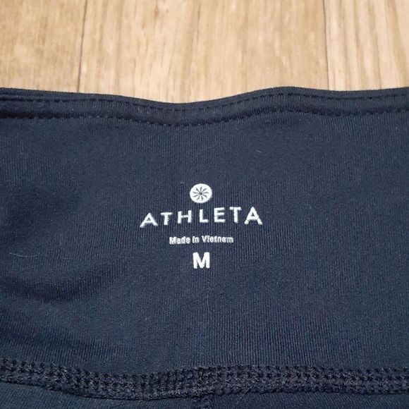 Athleta 17" Black Capri Leggings Medium GUC - Picture 3 of 6